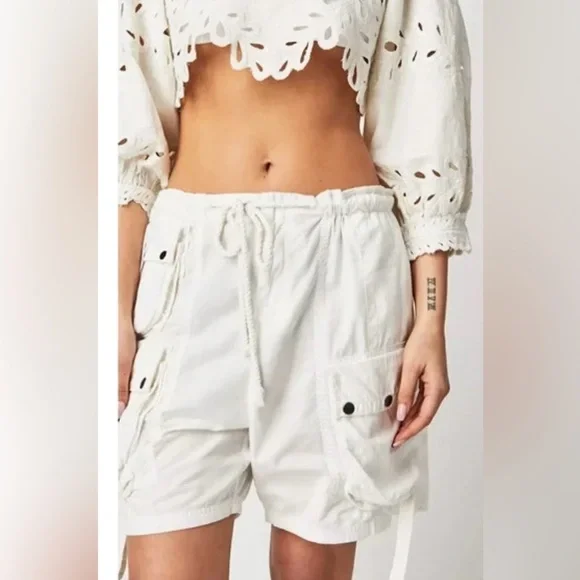 *NWOT* Free People Moon Bay Parachute Cargo Shorts Size Medium - Picture 6 of 8